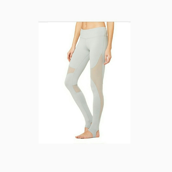 The Coast ALOYOGA Legging offers secure coverage. - Picture 6 of 8